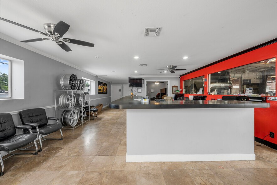 658 Aldine Mail Route Rd, Houston, TX à vendre - Photo intérieure – Image 1 sur 33