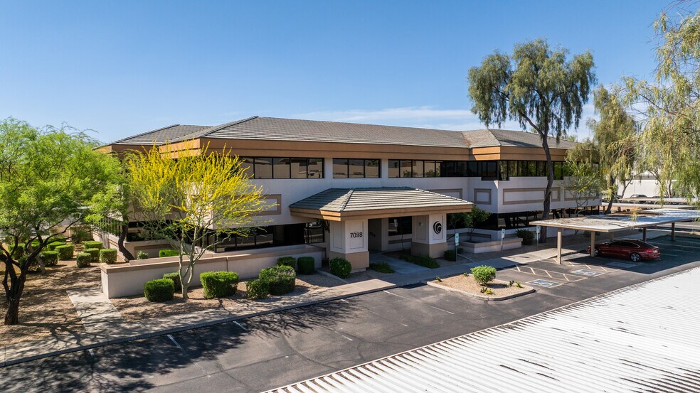 7098 E Cochise Rd, Scottsdale, AZ à louer - Photo principale – Image 1 sur 11