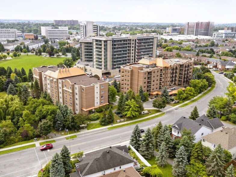 110-120 Central Park Dr, Ottawa, ON à vendre - Photo de l’immeuble – Image 1 sur 11