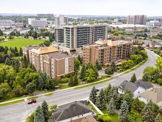 Plus de détails pour 110-120 Central Park Dr, Ottawa, ON - Logement à vendre