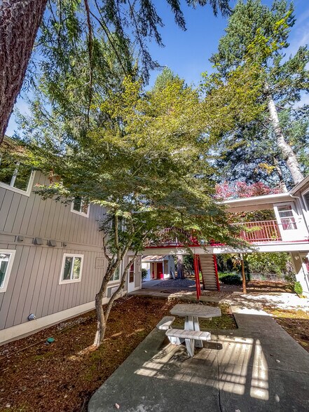 510 Schumacher, Cave Junction, OR à vendre - Photo de l’immeuble – Image 2 sur 9
