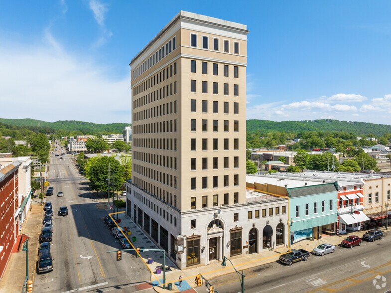 931 Noble St, Anniston, AL à vendre - Photo principale – Image 1 sur 19