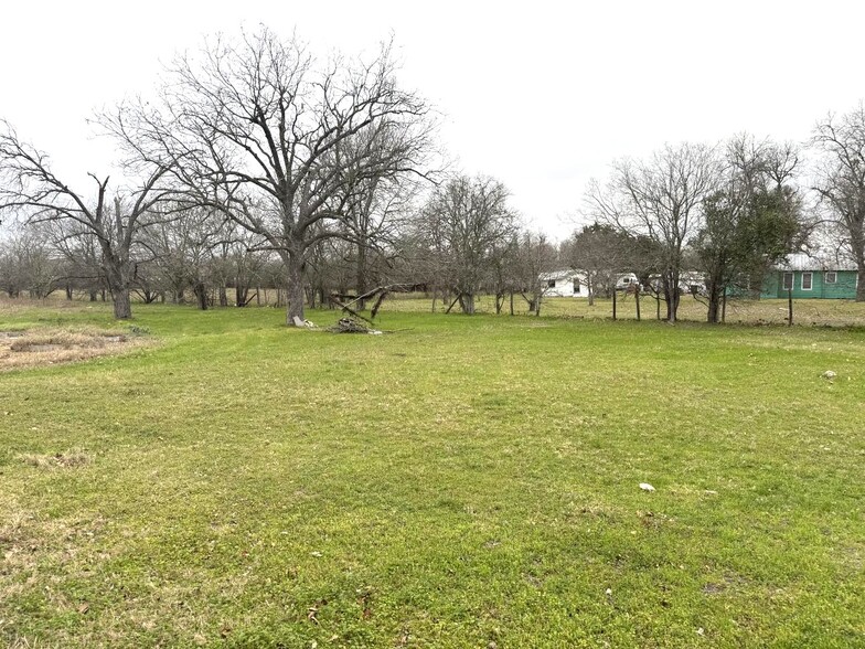 1205 Blackjack, Lockhart, TX à louer - Photo de l’immeuble – Image 3 sur 25