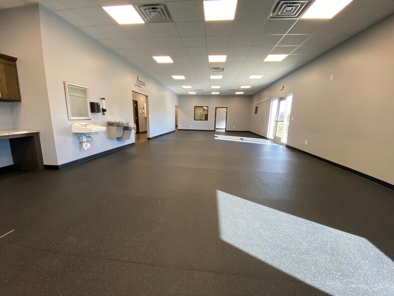 2221 John Williams Blvd, Bedford, IN à vendre - Photo de l’immeuble – Image 3 sur 82