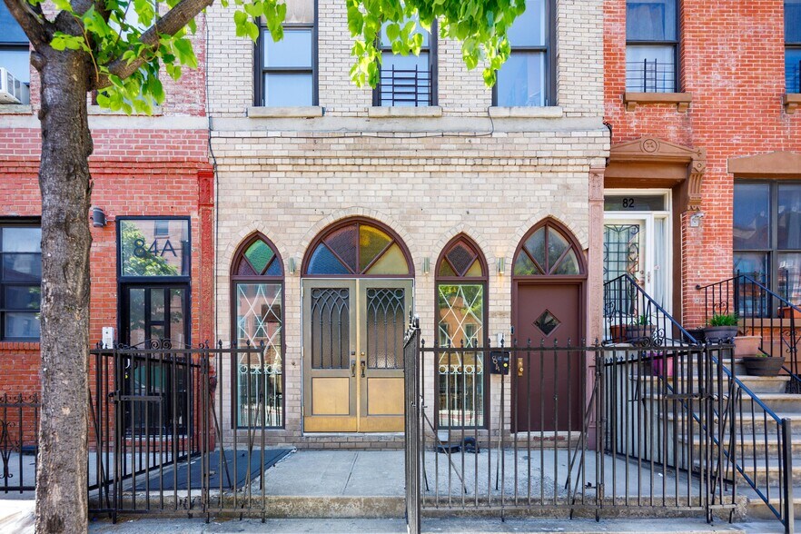 84 Rogers Ave, Brooklyn, NY à vendre - Photo principale – Image 1 sur 19