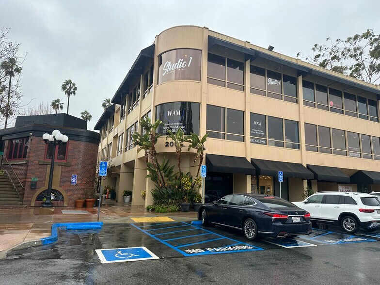 200 Newport Center Dr, Newport Beach, CA à louer - Photo de l’immeuble – Image 3 sur 11
