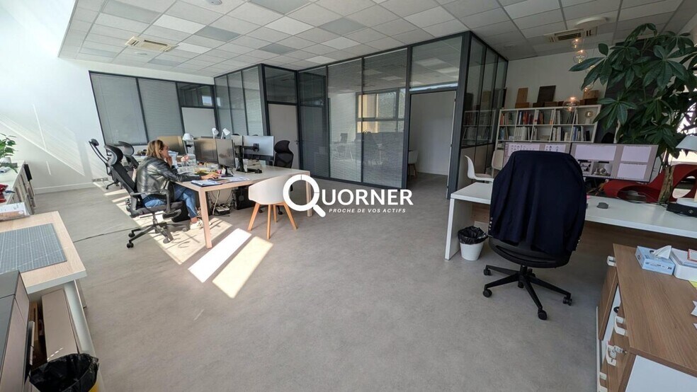 Bureau dans Frejus à vendre - Photo de l’immeuble – Image 1 sur 6