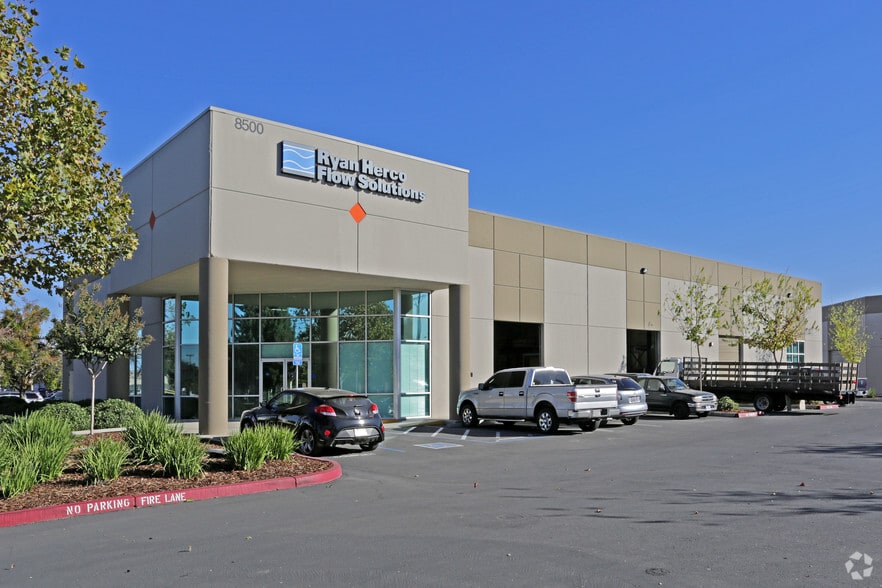 8500 Morrison Creek Dr, Sacramento, CA à vendre - Photo principale – Image 1 sur 15