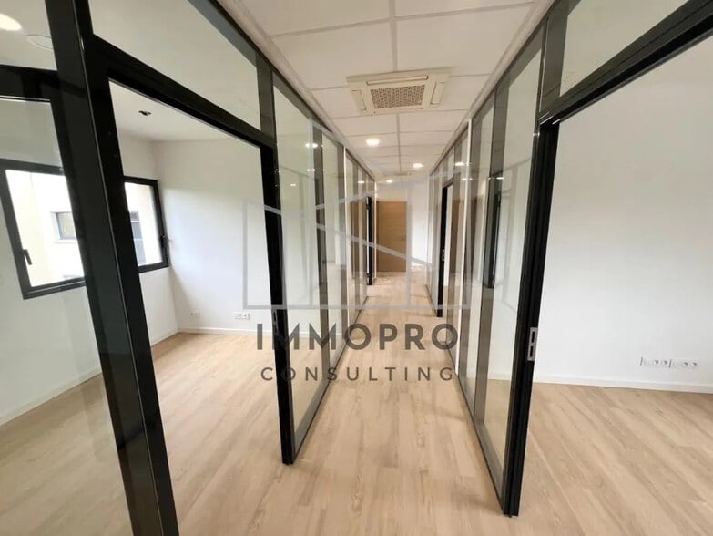 Bureau dans Bois-Guillaume à louer - Photo intérieure – Image 1 sur 6