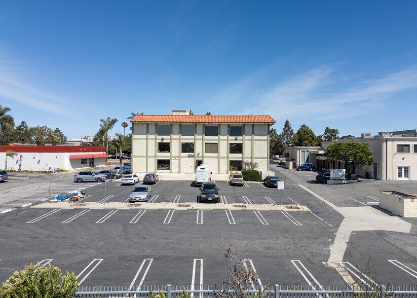 23717 Hawthorne Blvd, Torrance, CA à louer - Photo de l’immeuble – Image 3 sur 23
