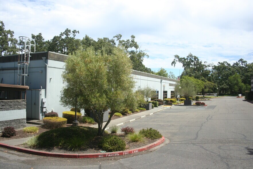 5355 Skylane Blvd, Santa Rosa, CA à vendre - Photo de l’immeuble – Image 2 sur 7