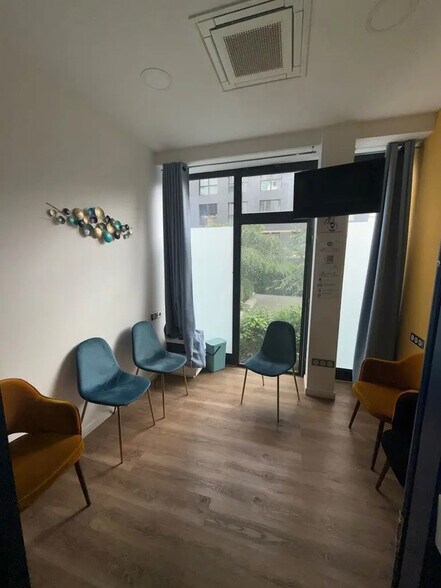 Local commercial dans Paris à louer - Photo de l’immeuble – Image 2 sur 5