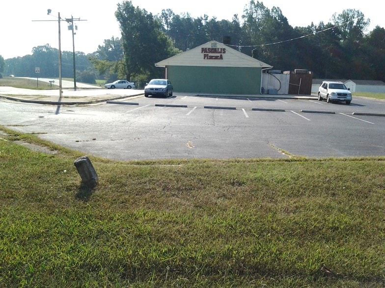 1814 Mount Hope Chu Rd, Mc Leansville, NC à louer - Photo principale – Image 1 sur 12