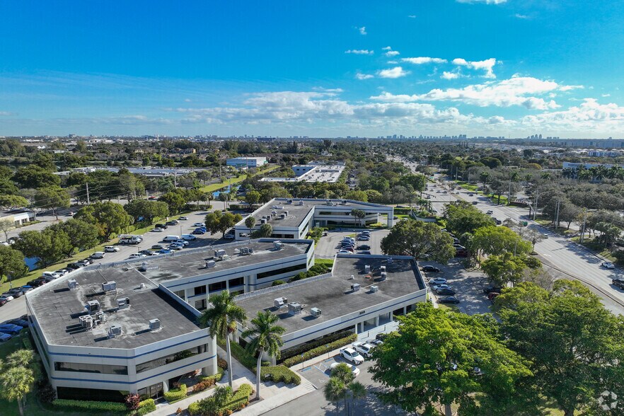 3313 W Commercial Blvd, Fort Lauderdale, FL à vendre - Photo de l’immeuble – Image 2 sur 17