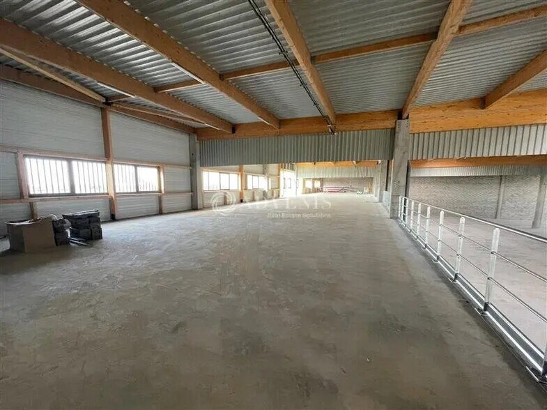 Local d'activités dans Tremblay-en-France à vendre - Photo de l’immeuble – Image 3 sur 8