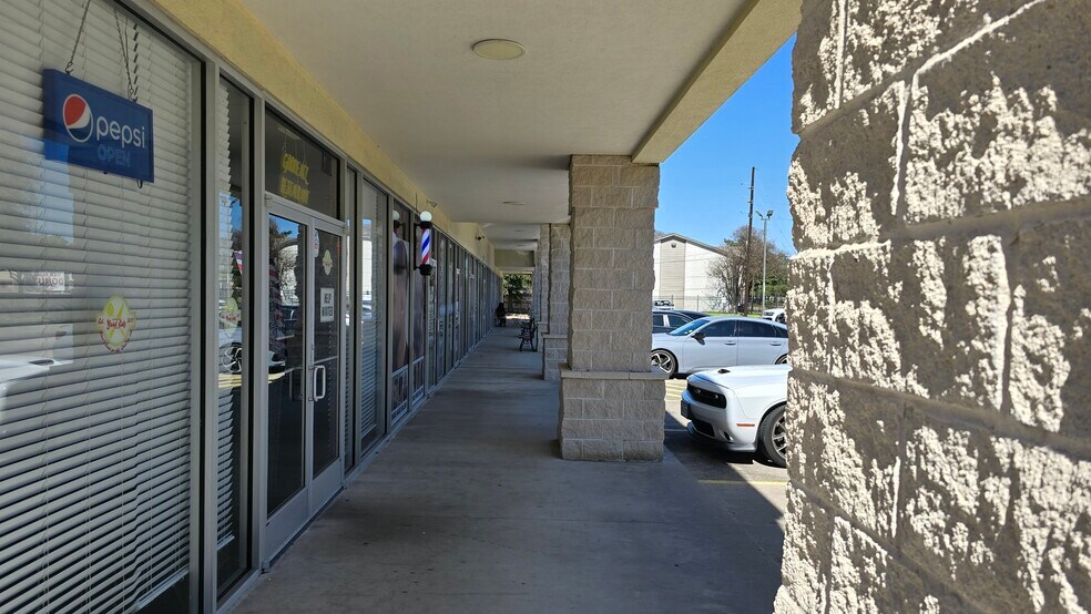 8805 Jones Rd, Houston, TX à louer - Photo de l’immeuble – Image 2 sur 6