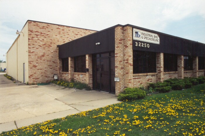 32250 Howard Ave, Madison Heights, MI à louer - Photo de l’immeuble – Image 3 sur 5