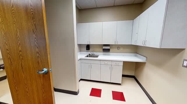 4545 E Chandler Blvd, Phoenix, AZ à louer - Vidéo sur l’annonce professionnelle – Image 2 sur 21