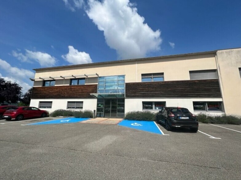 231 Avenue De Parme, Bourg-en-Bresse à louer - Photo de l’immeuble – Image 1 sur 10