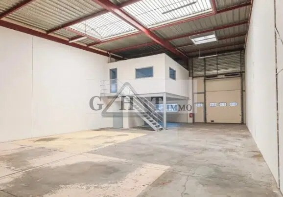 Industriel/Logistique dans Lisses à louer - Photo de l’immeuble – Image 1 sur 3