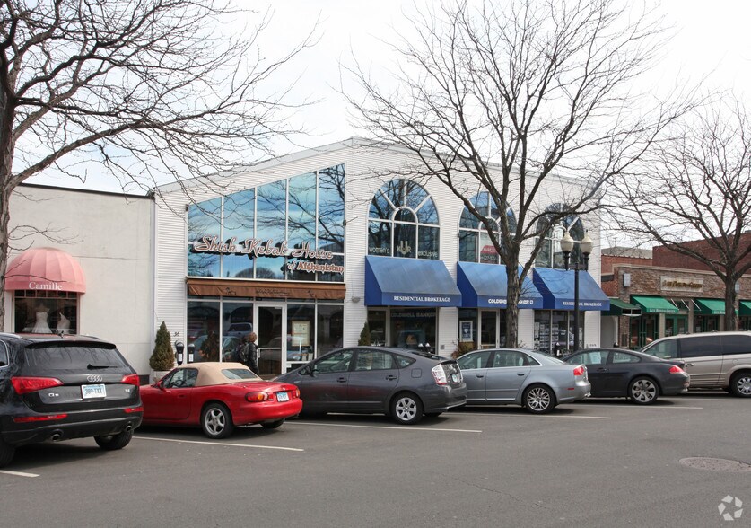 36 Lasalle Rd, West Hartford, CT à louer - Photo de l’immeuble – Image 3 sur 5
