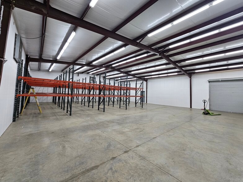 11523 Harry Hines Blvd, Dallas, TX à louer - Photo principale – Image 1 sur 5