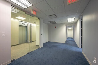 1266 E Main St, Stamford, CT à louer Photo intérieure– Image 2 sur 4