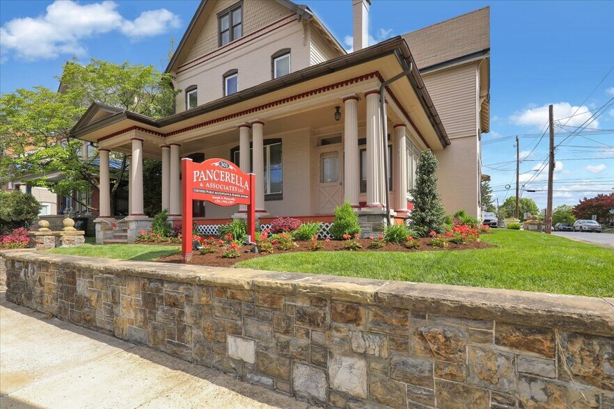 301 W Lancaster Ave, Shillington, PA à vendre - Photo de l’immeuble – Image 2 sur 38