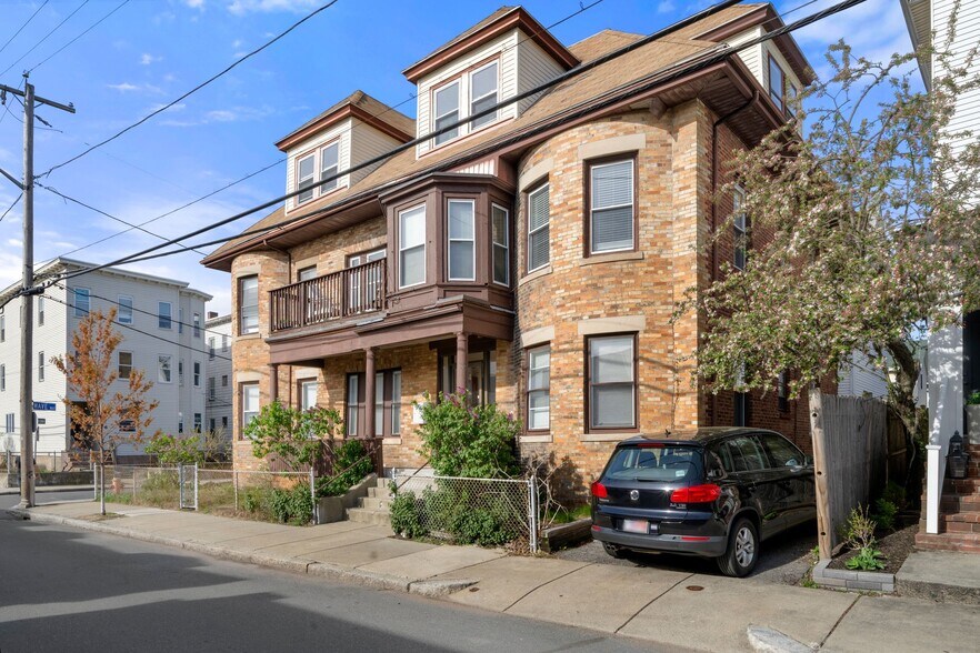 5 Waveway Ave, Winthrop, MA à vendre - Photo de l’immeuble – Image 2 sur 28