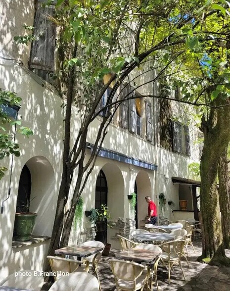 Local d’activités dans Saint-Jean-du-Gard à louer - Photo de l’immeuble – Image 3 sur 56