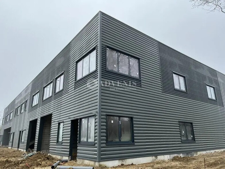 Local d'activités dans Buc à vendre - Photo de l’immeuble – Image 1 sur 6