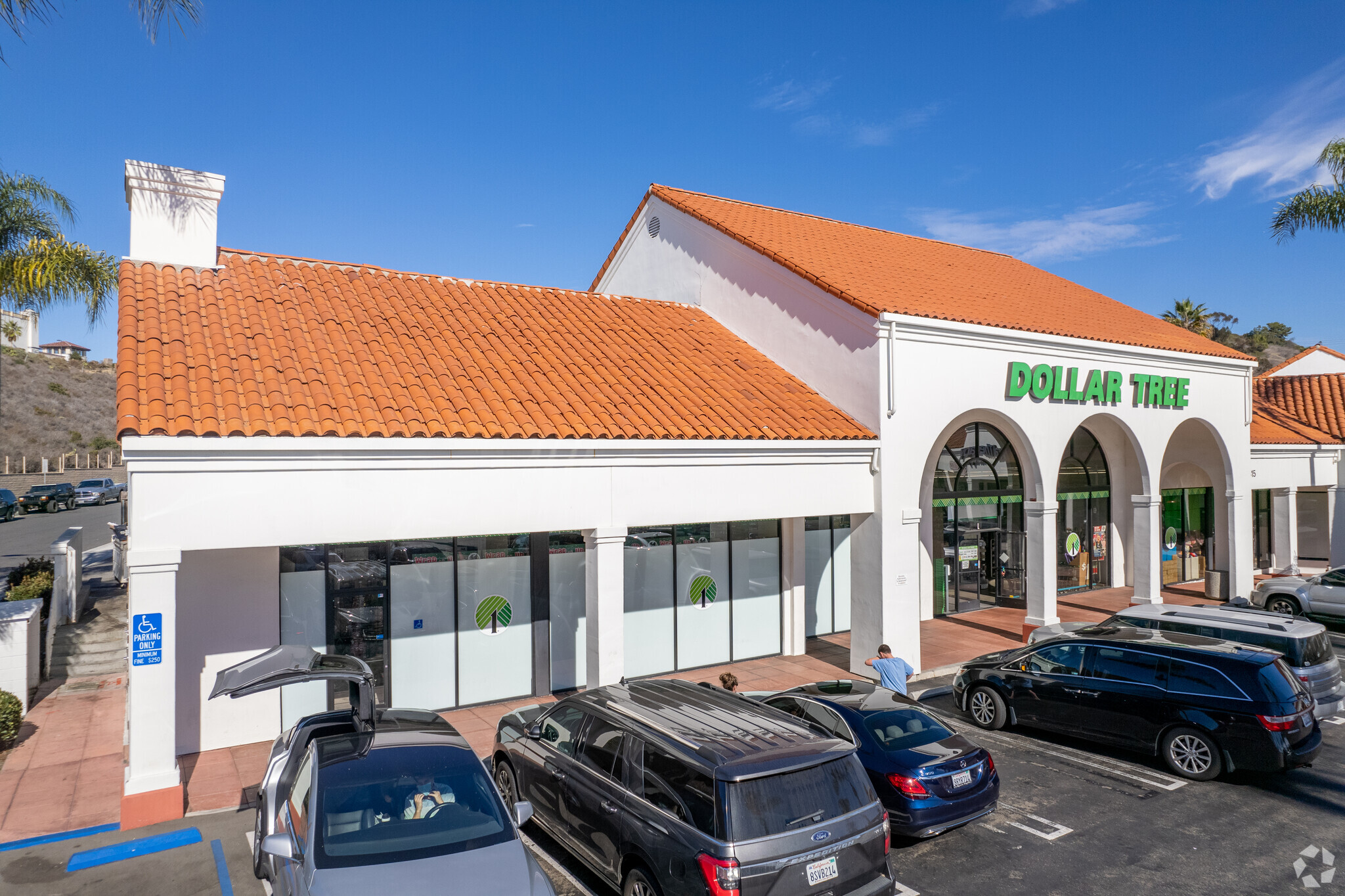 415 E Avenida Pico, San Clemente, CA à louer Photo principale– Image 1 sur 5