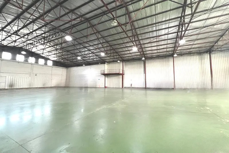 Local d’activités dans Nîmes à louer - Photo intérieure – Image 2 sur 8