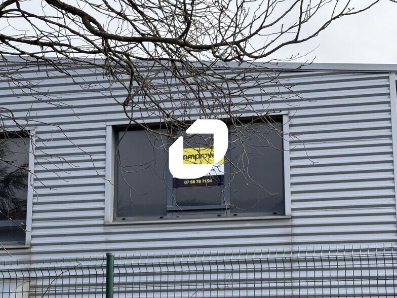 Bureau dans Seyssins à louer - Photo de l’immeuble – Image 1 sur 8