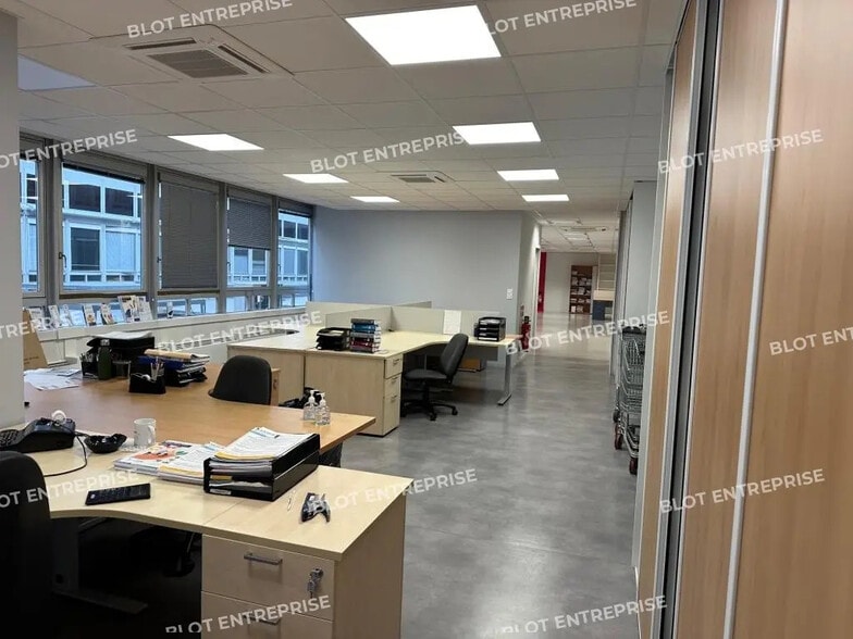 Bureau dans Rennes à louer - Photo de l’immeuble – Image 3 sur 3