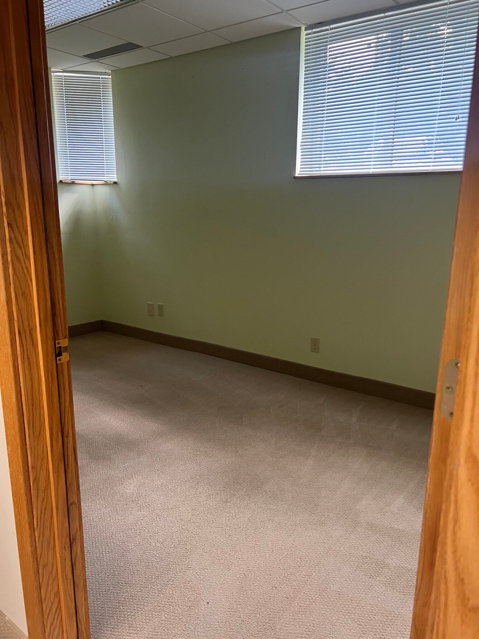 2040 Douglas Dr N, Golden Valley, MN à louer Photo intérieure– Image 1 sur 4