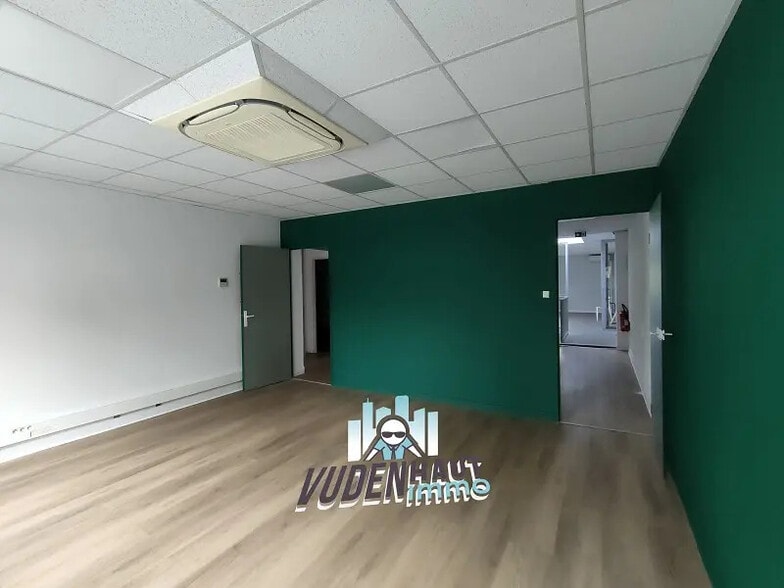 Bureau dans Saint-Jean à louer - Photo intérieure – Image 2 sur 9