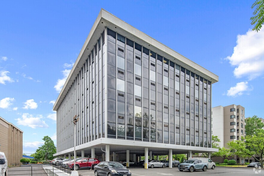 205 S Whiting St, Alexandria, VA à louer - Photo de l’immeuble – Image 3 sur 32