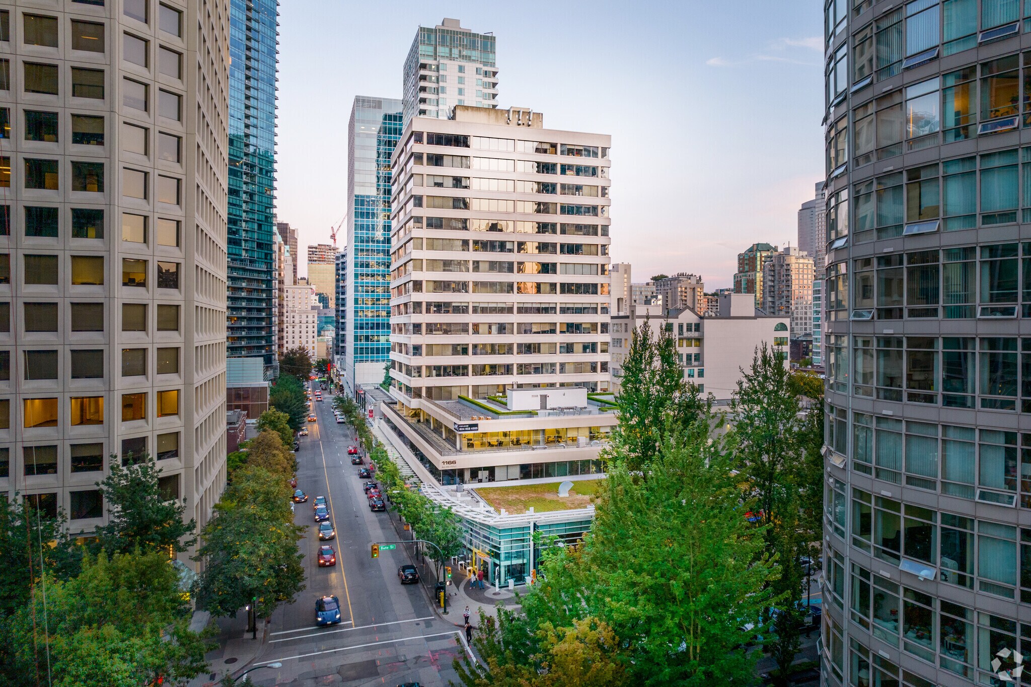 1166 Alberni St, Vancouver, BC à louer Photo de l’immeuble– Image 1 sur 12