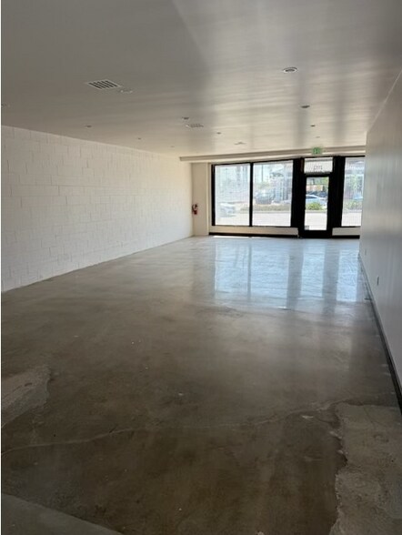 2112 Harbor Blvd, Costa Mesa, CA à louer - Photo intérieure – Image 3 sur 6