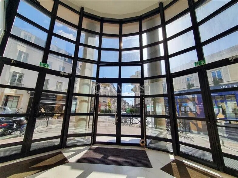 Bureau dans Asnières-sur-Seine à louer - Hall d’entrée – Image 2 sur 9