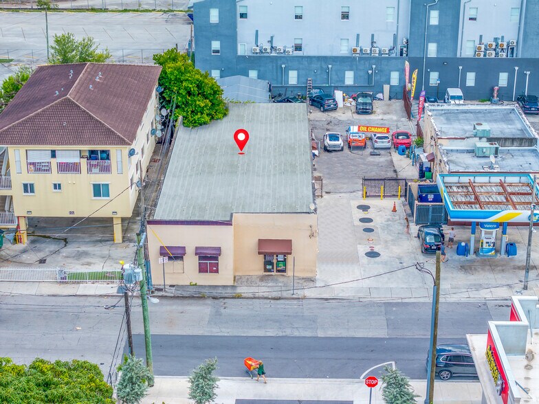 999 W Flagler St, Miami, FL à louer - Photo de l’immeuble – Image 1 sur 32