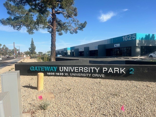 1605 W University Dr, Tempe, AZ à louer - Photo de l’immeuble – Image 2 sur 4