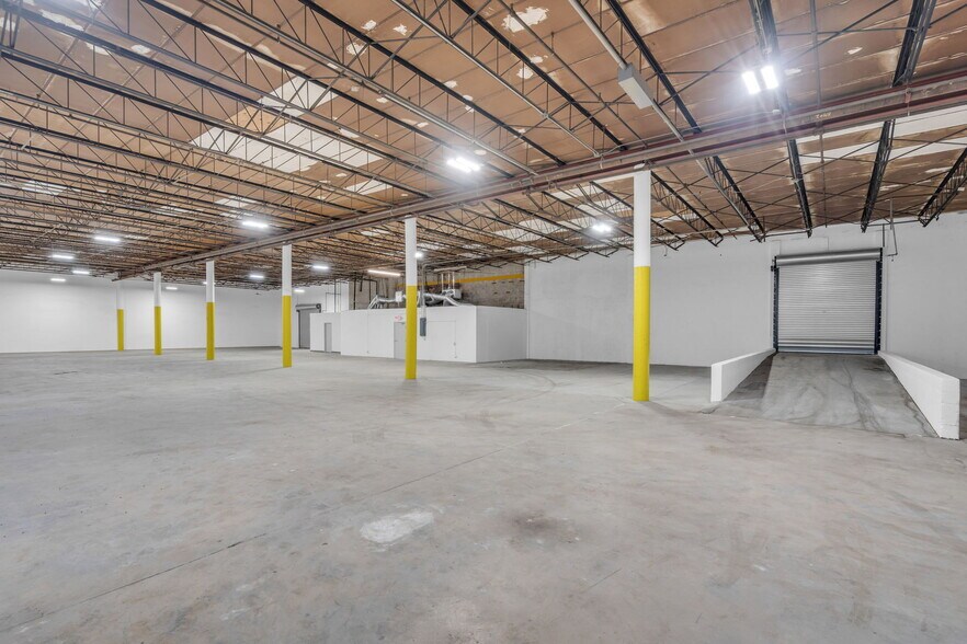 325-337 W 75th Pl, Hialeah, FL à louer - Photo de l’immeuble – Image 3 sur 12