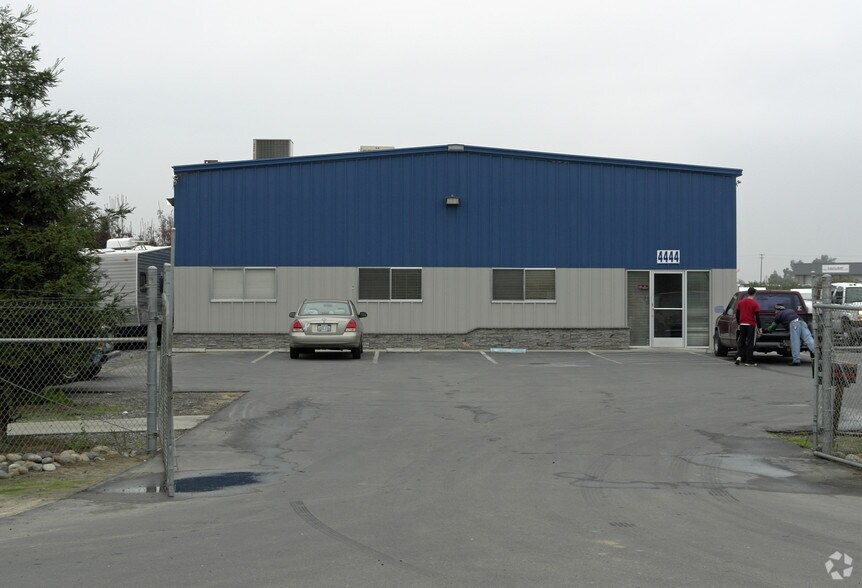 4444 E Lincoln Ave, Fresno, CA à vendre - Photo de l’immeuble – Image 2 sur 7