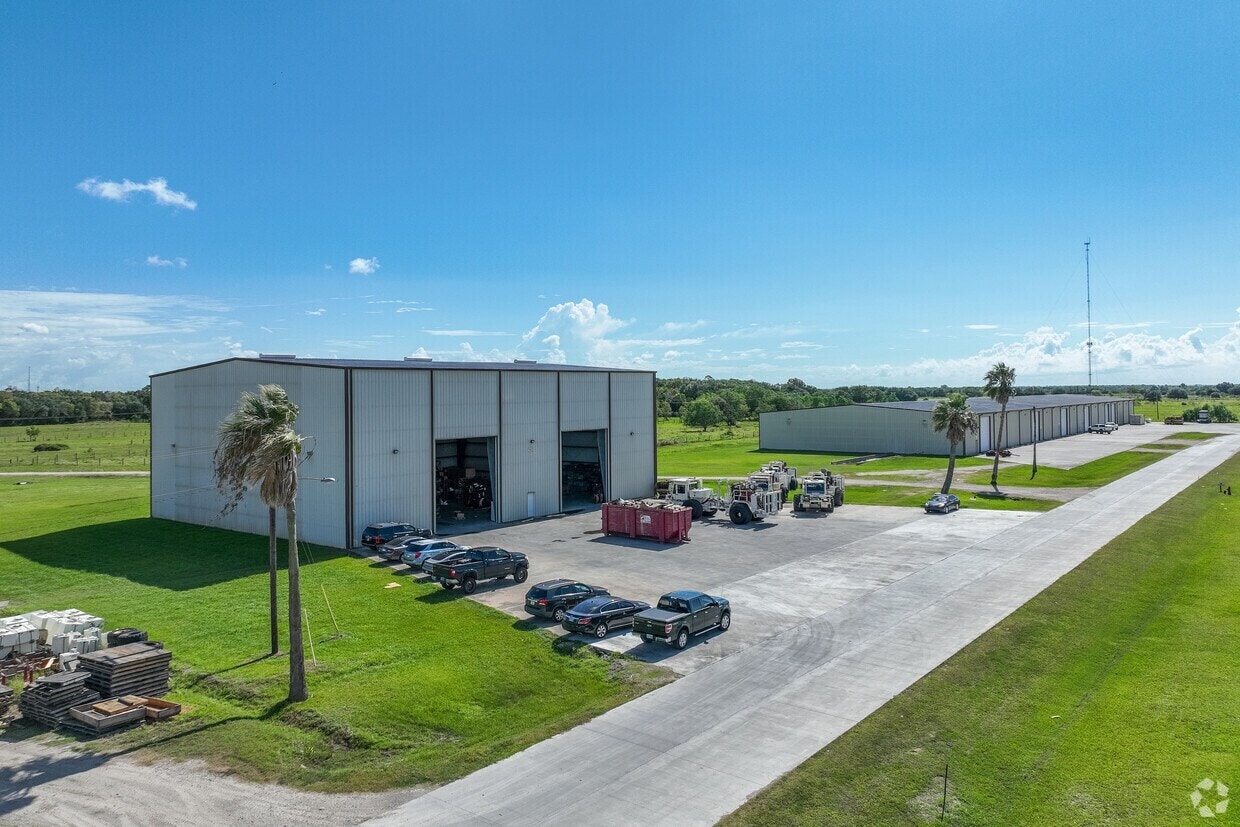 7529 Blimp Base Rd, Hitchcock, TX à louer Aérien– Image 1 sur 12
