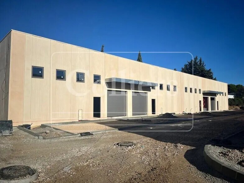 Local d'activités dans Les Pennes-Mirabeau à vendre - Photo de l’immeuble – Image 1 sur 12