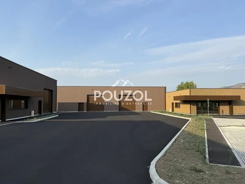 Industriel/Logistique dans Cournon-d'Auvergne à louer Photo de l’immeuble– Image 1 sur 9