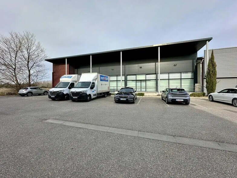 Local commercial dans Pertuis à louer - Photo de l’immeuble – Image 1 sur 12