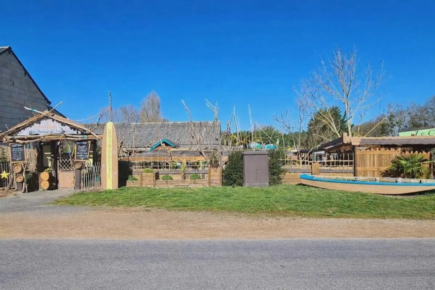 Local d'activités dans Saumur à vendre - Photo de l’immeuble – Image 2 sur 5